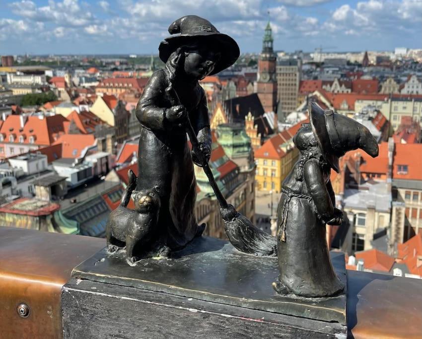 ヴロツワフRynek Pod Fredraアパートメント エクステリア 写真