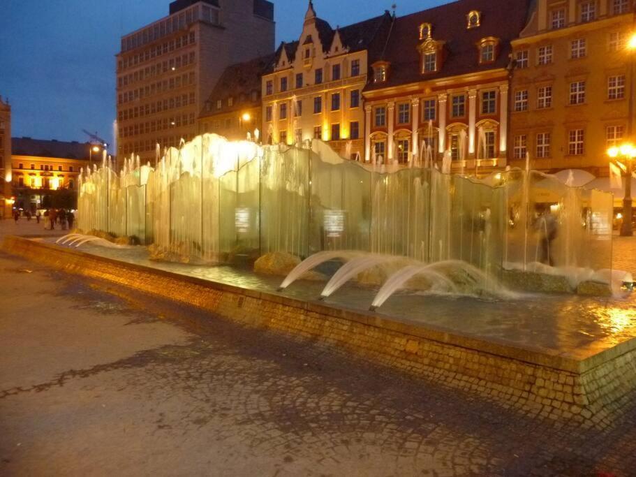 ヴロツワフRynek Pod Fredraアパートメント エクステリア 写真