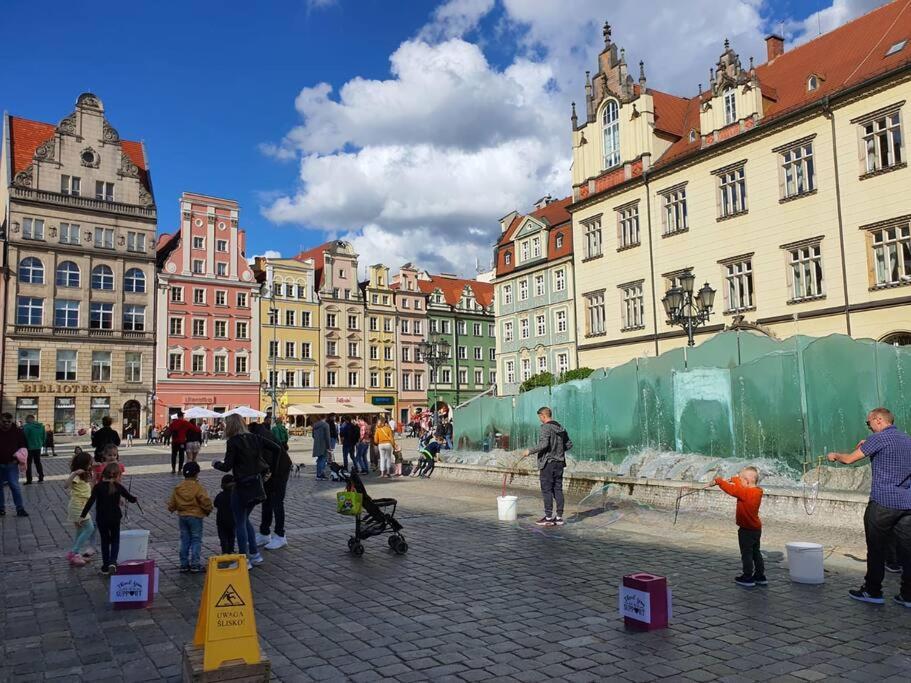 ヴロツワフRynek Pod Fredraアパートメント エクステリア 写真