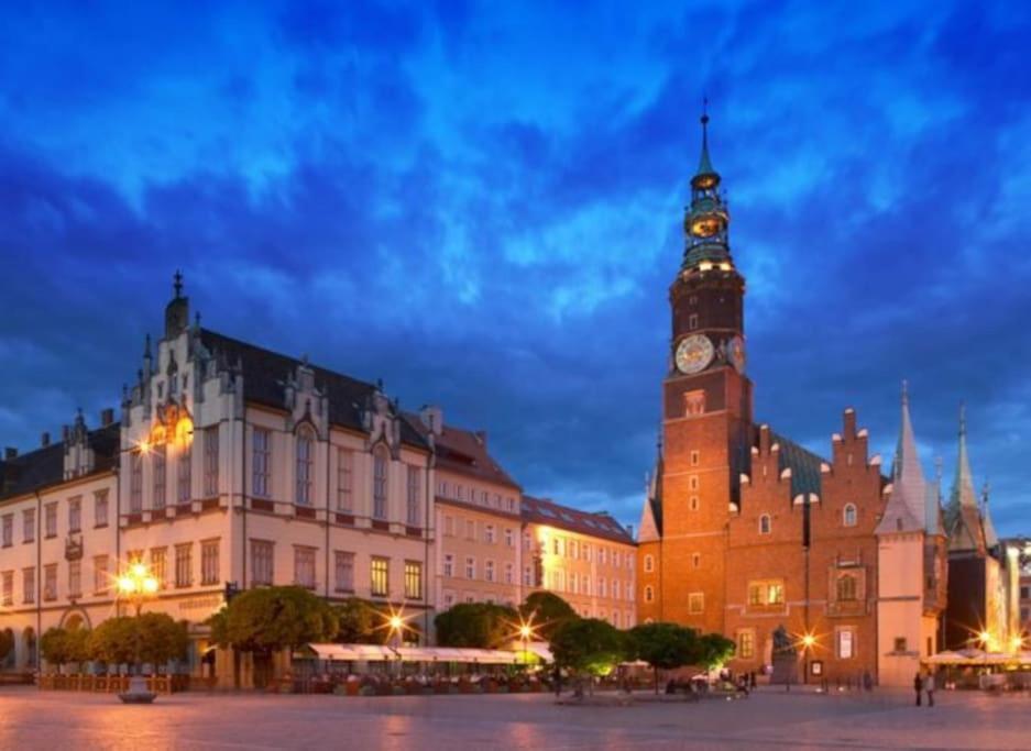 ヴロツワフRynek Pod Fredraアパートメント エクステリア 写真